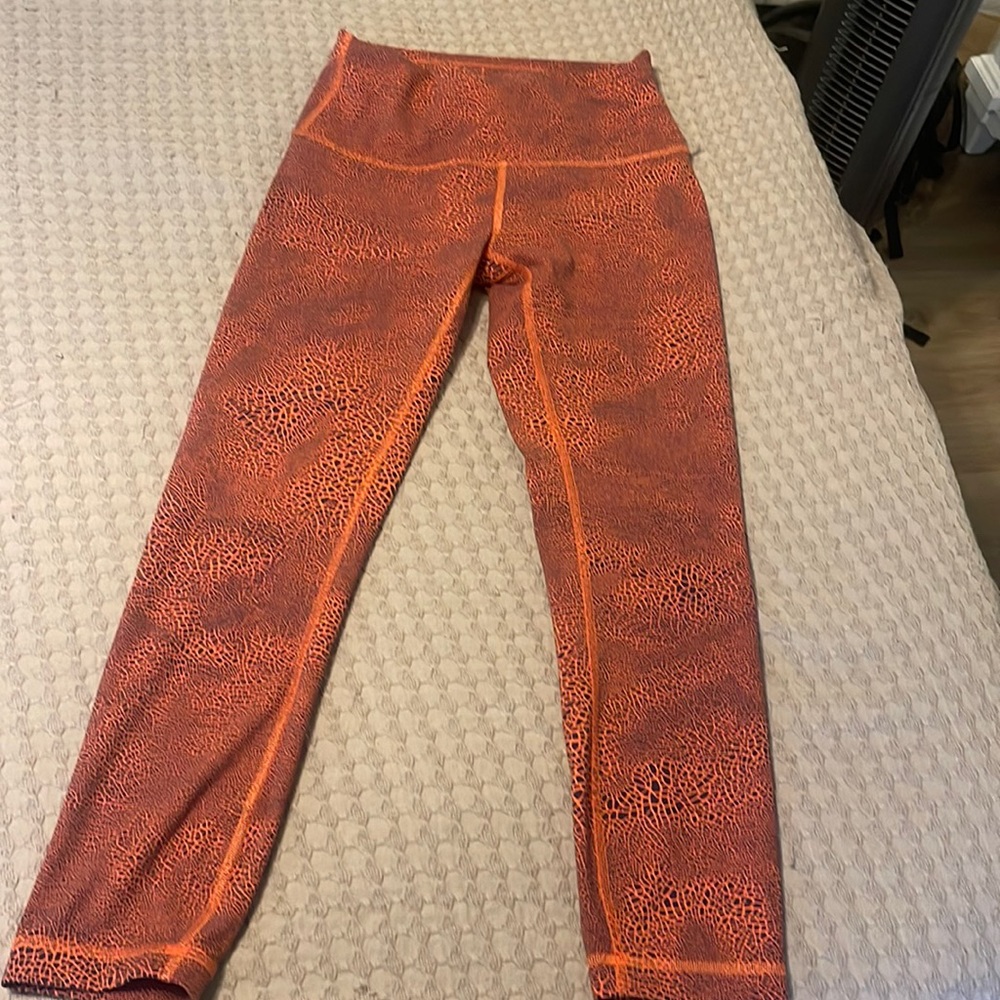 Lulu lemon - size 6 leggings. Barely worn.